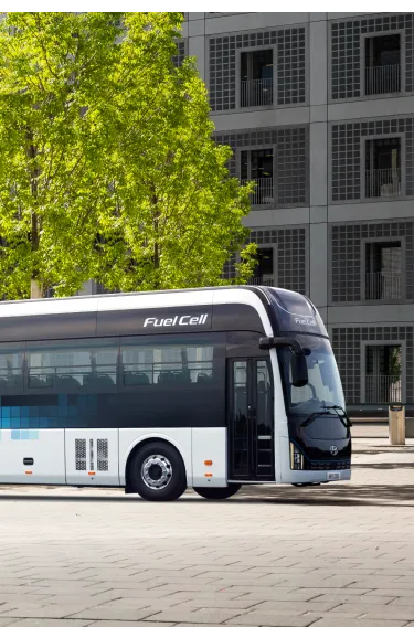 People drinking tea in front of Hyundai UNIVERSE Fuel Cell